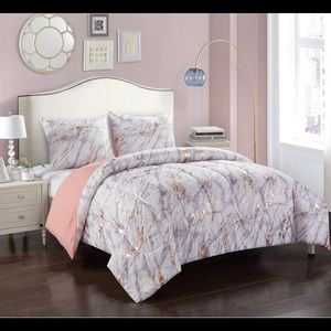 Pink marble Comforter